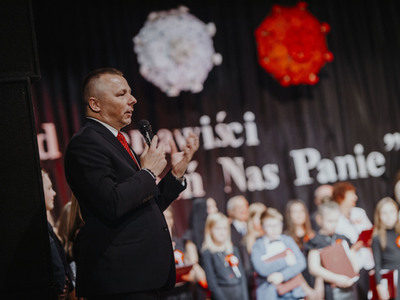 Burmistrz Miasta i Gminy Opatów Grzegorz Gajewski Widowisko Od nienawiści chroń nas Panie 