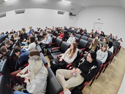 uczestnicy prelekcji na sali - 05