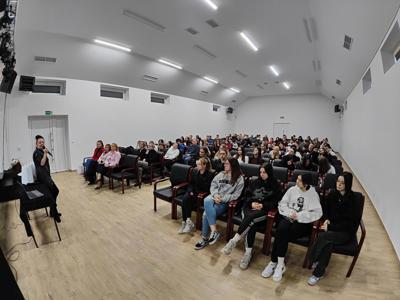 uczestnicy prelekcji na sali - 06