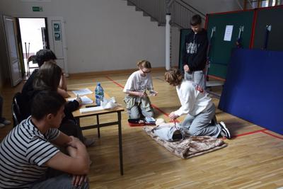III Powiatowy Konkurs Pierwszej Pomocy połączony z Warsztatami i Konferencją Psychologiczną - zdjęcie 91