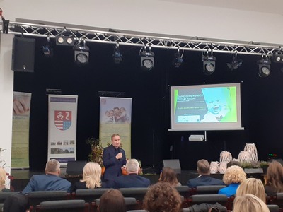 dr Radosław Piotrowicz, Akademia Pedagogiki Specjalnej w Warszawie podczas przemowy na konferencji