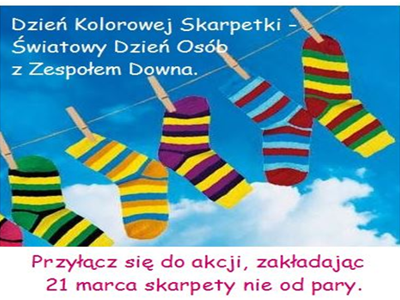 Plakat promujący akcję założenia dwóch różnych skarptek w Dniu Zespołu Downa