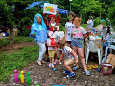Zabawy podczas Powiatowego Dnia Pieczy Zastępczej i Pikniku z okazji Dnia Dziecka oraz Dnia Rodzicielstwa Zastępczego w Łaziskach - zdjęcie 2
