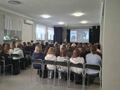 Spotkanie na temat dmania o zdrowie psychiczne - Liceum Ogólnokształconcego w Szydłowcu - zdjęcie 1