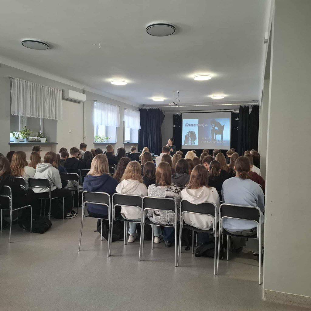 Spotkanie na temat dmania o zdrowie psychiczne - Liceum Ogólnokształconcego w Szydłowcu - zdjęcie 1