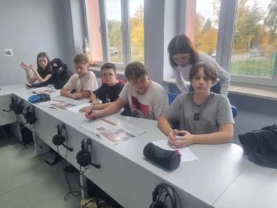 Warsztaty edukacyjne dla uczniów klas VII - zdjęcie 7
