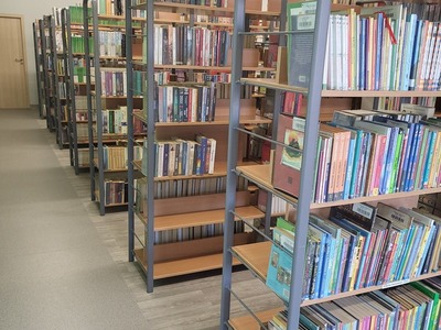 Na zdjęciu znajduje się księgozbiór dla dorosłych [400x300]
