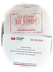 Na zdjęciu znajduje się pieczęć oraz list z Narodowego Czytania.