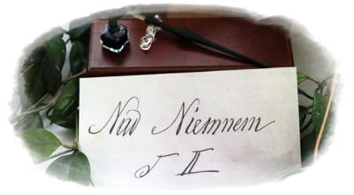 Na zdjęciu znajduje się napis Nad Niemnem oraz pióro z atramentem.