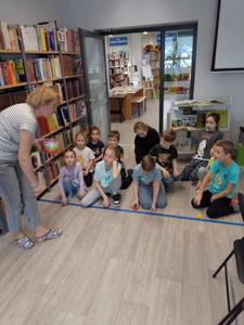 Zdjęcie z warsztatów plastyczno- literackich- uczestnicy,