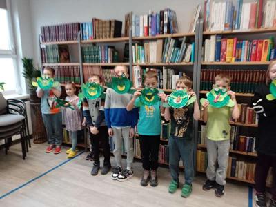 Zdjęcie z warsztatów plastyczno- literackich- uczestnicy,