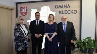 Pan Burmistrz z rodziną Patrona