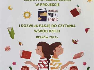 Na zdjęciu znajduje się certyfikat udział w akcji Mała książka - wielki człowiek. Na zdjęciu znajdują się dzieci z książkami.