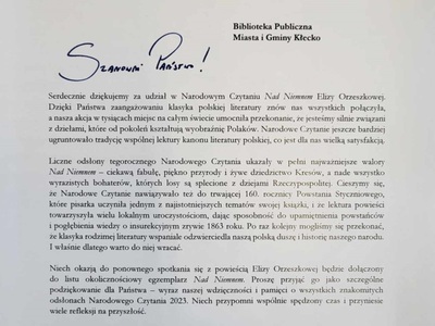 Na zdjęciu znajduje się podziękowanie dla biblioteki za udział w Narodowym Czytaniu.