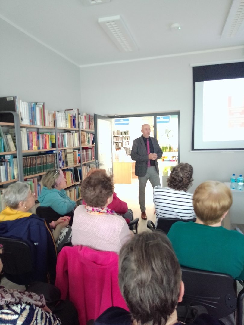 Spotkanie dla seniorów "Senior bezpieczny w sieci"