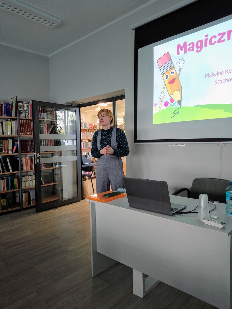 Na zdjęciu prowadząca warsztaty Wspierający Rodzic Pani Malwina Kozłowska-Stachowicz
