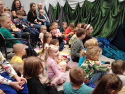 Uczestnicy Teatru Cieni Latarenka