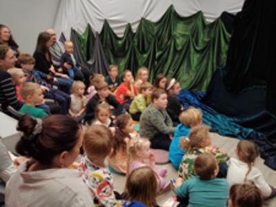 Uczestnicy Teatru Cieni Latarenka