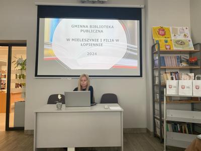 Na zdjęciu Dyrektor Biblioteki Publicznej w Mieleszynie