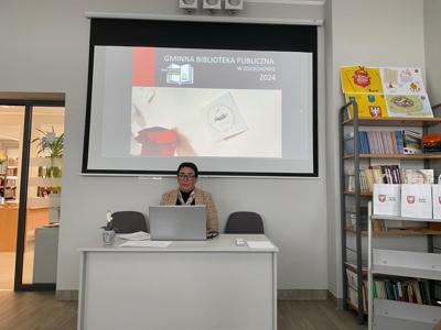 Na zdjęciu Dyrektor Biblioteki Publicznej w Zdziechowie