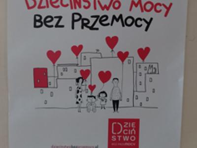 Zdjęcie zawiera materiały dotyczące Kampanii Dzieciństwo bez Przemocy. 