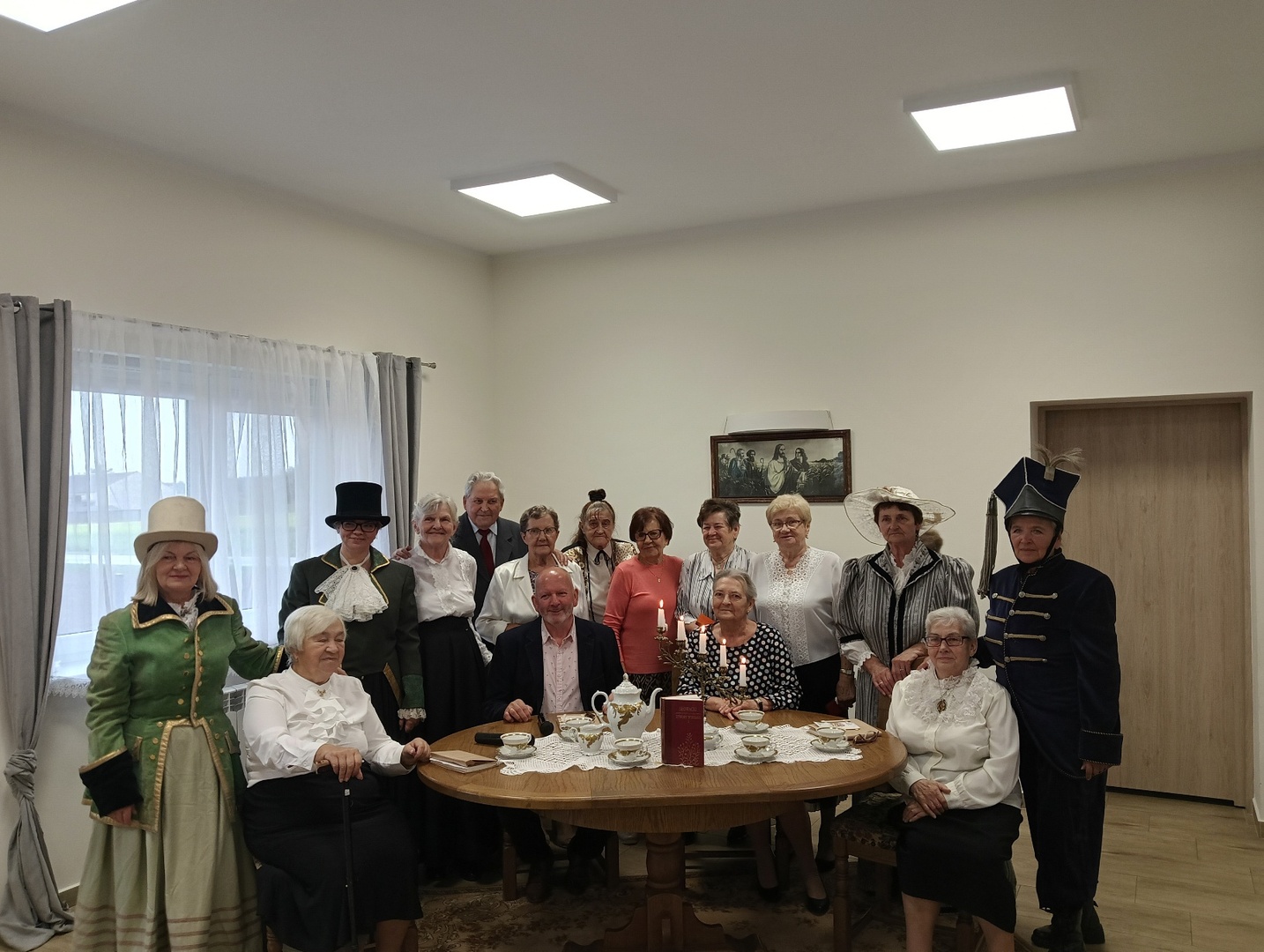 Narodowe czytanie w Klubie Senior + w Dąbrówce