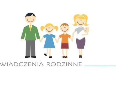 Na zdjęciu pięcioosobowa rodzina. Od lewej tata, córka, syn, matka trzymająca małe dziecko na rękach.
