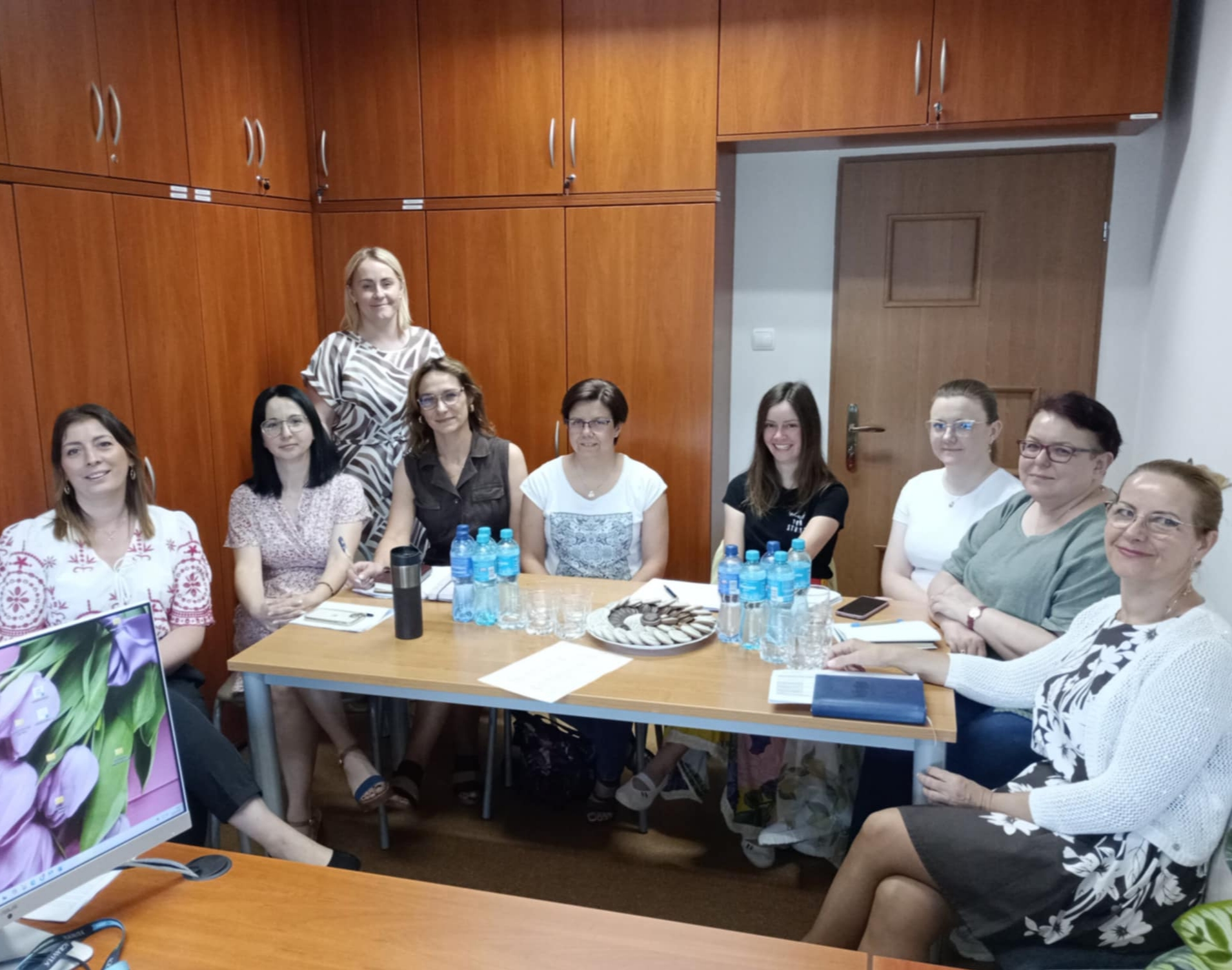 Zdjęcie osób biorących udział w spotkaniu