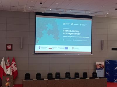 Zdjęcie ekranu tytułu konferencji