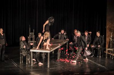 "Hamlet. Komentarz". Spektakl w wykonaniu Teatru Pieśń Kozła