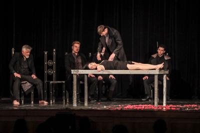 "Hamlet. Komentarz". Spektakl w wykonaniu Teatru Pieśń Kozła