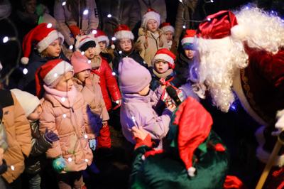 Mikołajki Małych Odkrywców Sztuki w Ogrodzie Domu Kultury "Strzecha"