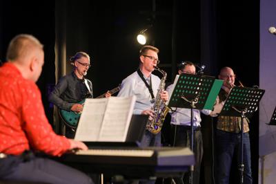 Koncert Zimowy zespołu Grupa Bez Nazwy na sali widowiskowej Domu Kultury "Strzecha"