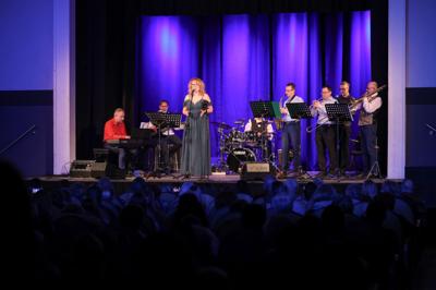 Koncert Zimowy zespołu Grupa Bez Nazwy na sali widowiskowej Domu Kultury "Strzecha"