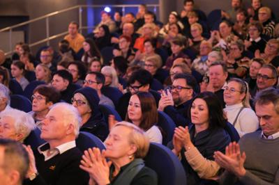 Koncert Zimowy zespołu Grupa Bez Nazwy na sali widowiskowej Domu Kultury "Strzecha"