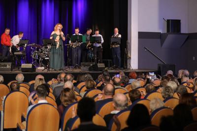 Koncert Zimowy zespołu Grupa Bez Nazwy na sali widowiskowej Domu Kultury "Strzecha"