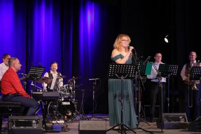 Koncert Zimowy zespołu Grupa Bez Nazwy na sali widowiskowej Domu Kultury "Strzecha"