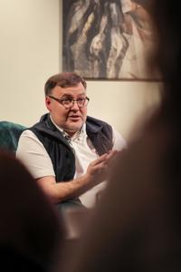 Spotkanie z cyklu W PUNKT z Jakubem Rusinem-Anderskim w saloniku artystycznym RCK RDK