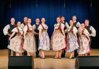 Fotografia będąca częścią wystawy w ramach projektu realizowanego z programu Interrerg współfinansowanego przez Unię Europejską pt. Polsko-czeskie spotkania z folklorem w ramach obchodów 70-lecia Zespołu Pieśni i Tańca „Strzecha” im. Joli Rymszy / Polsko-česká setkání s folklorem v rámci oslav 70. výročí založení Souboru písní a tanců Joli Rymsze Strzecha

Fot. Roman Januszkiewicz