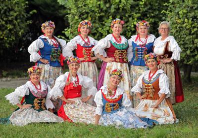 Fotografia będąca częścią wystawy w ramach projektu realizowanego z programu Interrerg współfinansowanego przez Unię Europejską pt. Polsko-czeskie spotkania z folklorem w ramach obchodów 70-lecia Zespołu Pieśni i Tańca „Strzecha” im. Joli Rymszy / Polsko-česká setkání s folklorem v rámci oslav 70. výročí založení Souboru písní a tanců Joli Rymsze Strzecha

Fot. Mateusz Wiecha