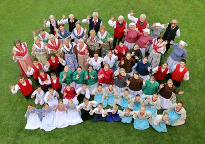 Fotografia będąca częścią wystawy w ramach projektu realizowanego z programu Interrerg współfinansowanego przez Unię Europejską pt. Polsko-czeskie spotkania z folklorem w ramach obchodów 70-lecia Zespołu Pieśni i Tańca „Strzecha” im. Joli Rymszy / Polsko-česká setkání s folklorem v rámci oslav 70. výročí založení Souboru písní a tanců Joli Rymsze Strzecha

Fot. Mateusz Wiecha