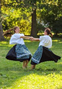 Fotografia będąca częścią wystawy w ramach projektu realizowanego z programu Interrerg współfinansowanego przez Unię Europejską pt. Polsko-czeskie spotkania z folklorem w ramach obchodów 70-lecia Zespołu Pieśni i Tańca „Strzecha” im. Joli Rymszy / Polsko-česká setkání s folklorem v rámci oslav 70. výročí založení Souboru písní a tanců Joli Rymsze Strzecha

Fot. Mateusz Wiecha