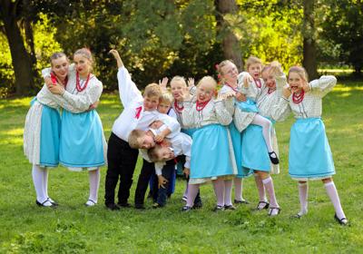 Fotografia będąca częścią wystawy w ramach projektu realizowanego z programu Interrerg współfinansowanego przez Unię Europejską pt. Polsko-czeskie spotkania z folklorem w ramach obchodów 70-lecia Zespołu Pieśni i Tańca „Strzecha” im. Joli Rymszy / Polsko-česká setkání s folklorem v rámci oslav 70. výročí založení Souboru písní a tanců Joli Rymsze Strzecha

Fot. Mateusz Wiecha