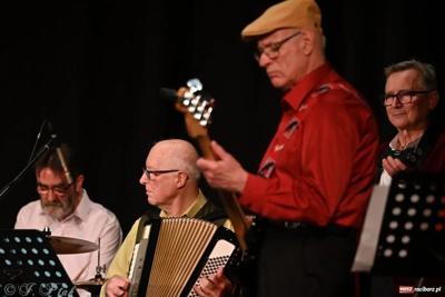 Koncert Zespołu 60 PLUS w Domu Kultury "Strzecha"