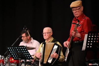 Koncert Zespołu 60 PLUS w Domu Kultury "Strzecha"