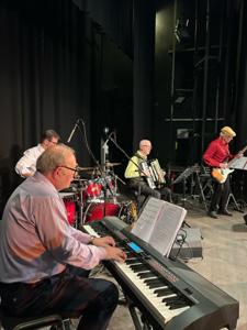 Koncert Zespołu 60 PLUS w Domu Kultury "Strzecha"