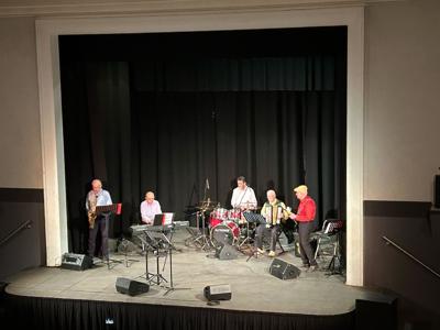 Koncert Zespołu 60 PLUS w Domu Kultury "Strzecha"