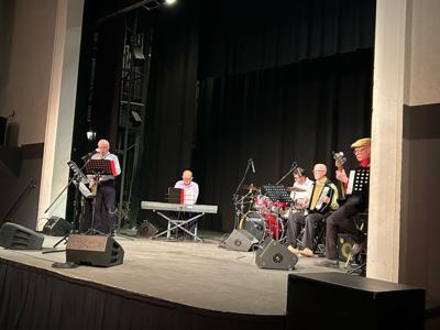 Koncert Zespołu 60 PLUS w Domu Kultury "Strzecha"