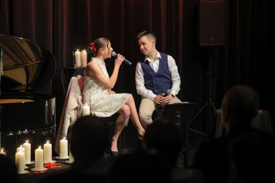 W cyklu ,,Scena Kameralnie'' koncert Magdaleny i Kamila Klimów z towarzyszeniem Łukasza Fulneczka na fortepianie.