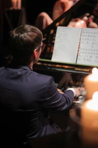 W cyklu ,,Scena Kameralnie'' koncert Magdaleny i Kamila Klimów z towarzyszeniem Łukasza Fulneczka na fortepianie.